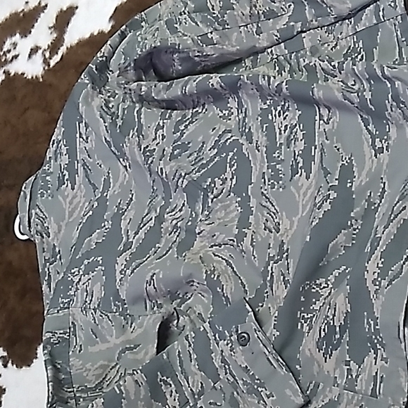 Women's Air Force 10R US Military utility Jacket green and tan - Picture 2 of 5